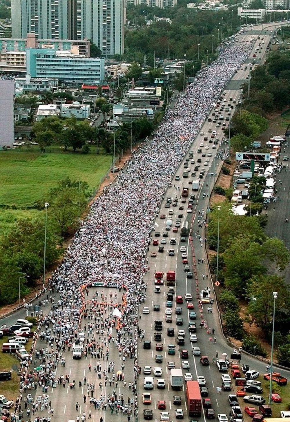 Las protestas contra la Marina de EE.UU. fueron multitudinarias y atrajeron la atención internacional.