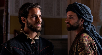 Julio Peña, como Cervantes, y el actor italiano Alessandro Borghi.