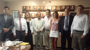 Integrantes de la Asociación Americana de Rematadores con representantes de la asociación local