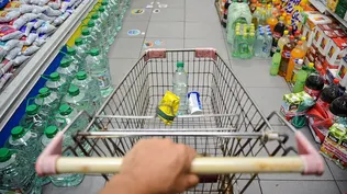 Carro de compras en supermercado.