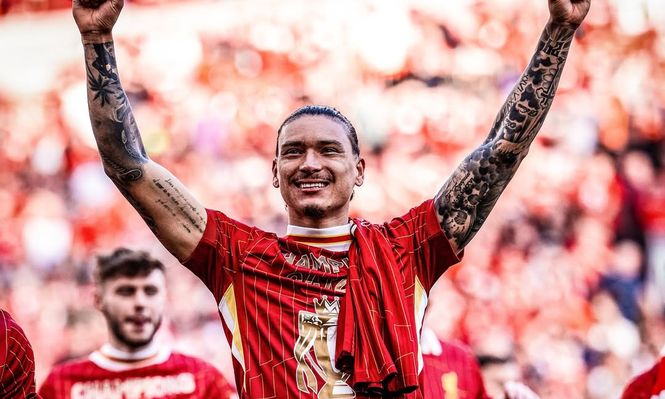 Darwin Núñez festejó el título ganado de la Premier League con Liverpool junto a sus hinchas