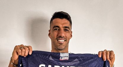 Luis Suárez con la nueva camiseta de Nacional