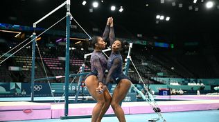 Jordan Chiles y Simone Biles