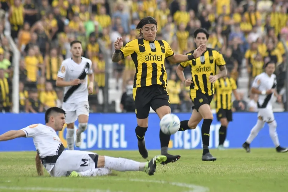 Bryan Olivera contra Danubio
