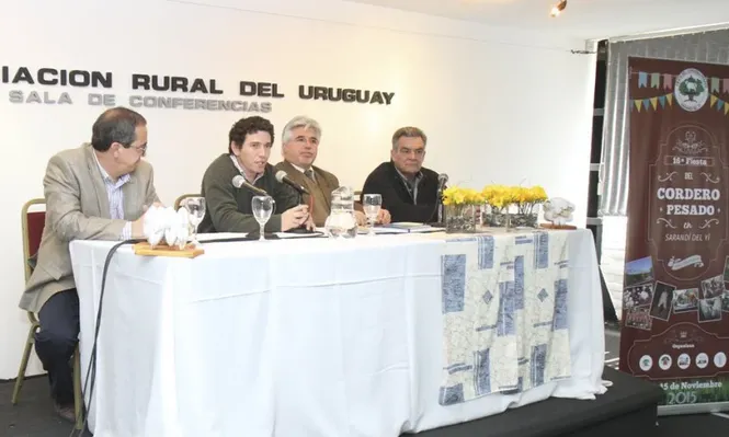 En el lanzamiento de la Fiesta del Cordero Pesado, en Expo Prado 2015, Gastón Scayola ( Frigorífico San Jacinto), Marcos García Pintos (SUL), ministro Tabaré Aguerre y el intendente Carmelo Vidalín