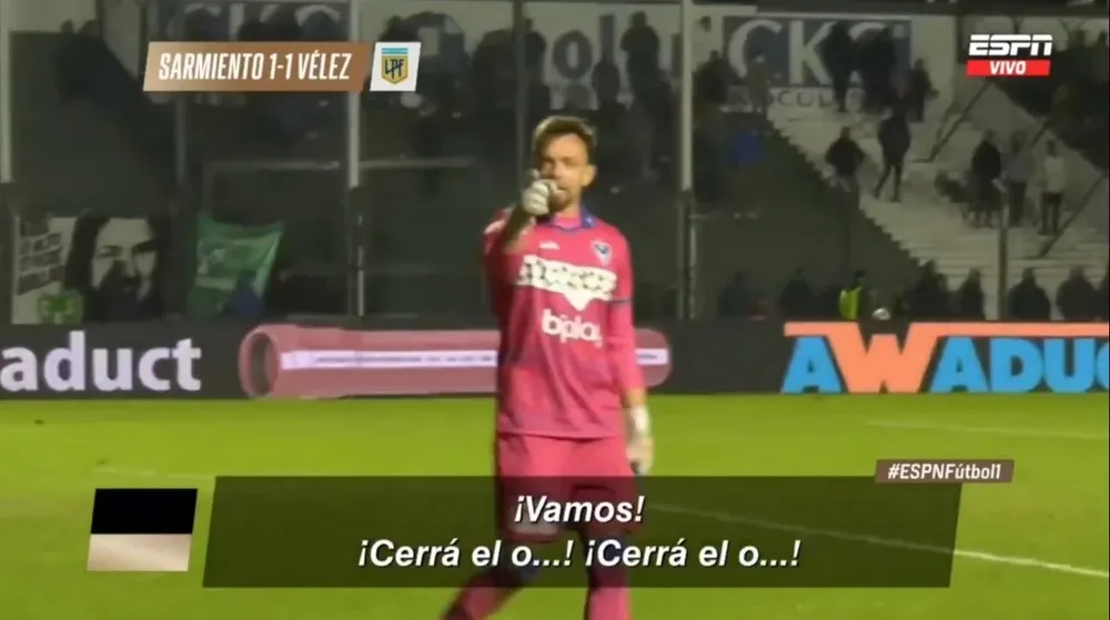 Leonardo Burián y el cruce con un hincha