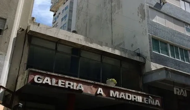 Fachada del edificio donde se localizada la Galería La Madrileña