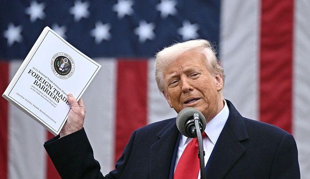 Donald Trump comienza a descubrir algunas consecuencias adversas de sus políticas en el mundo.