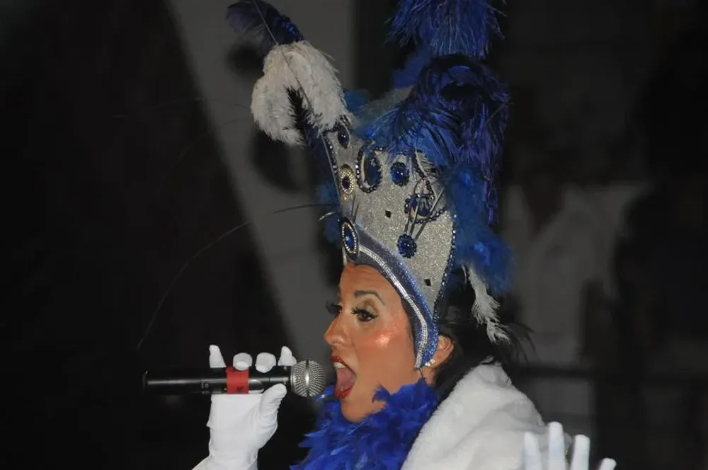 Lorena Ifrán cantó para Zíngaros