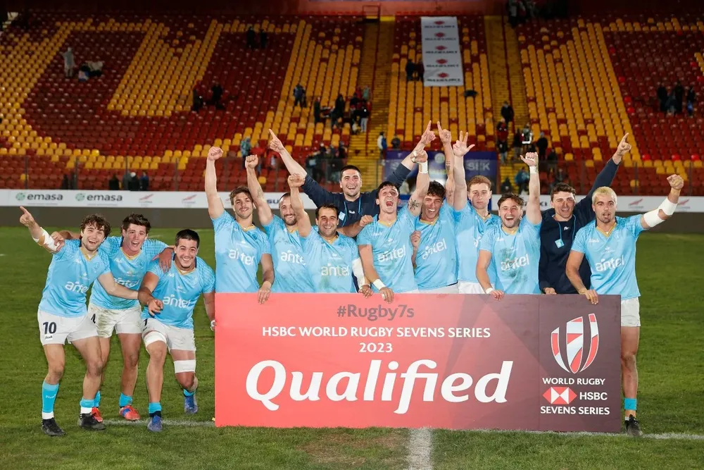 Los jugadores de Uruguay festejan la clasificación