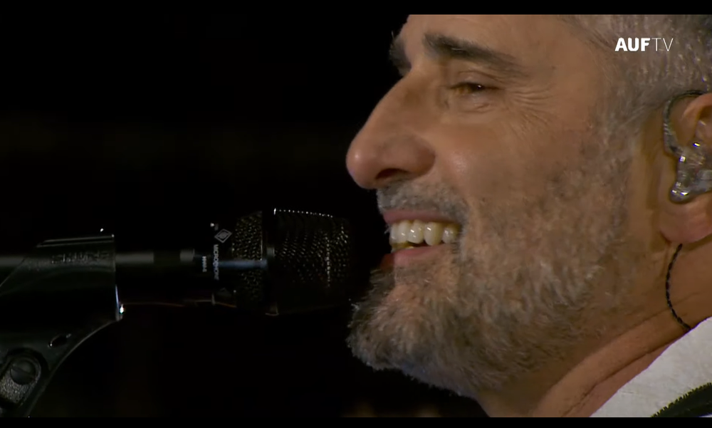 Jorge Drexler en el espectáculo del entretiempo de Uruguay vs Perú