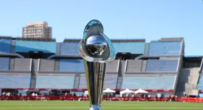 El trofeo de la Copa AUF Uruguay