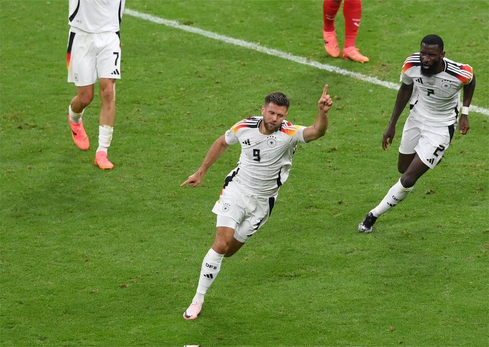 Alemania a octavos de final como líder de grupo.