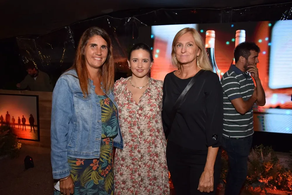 Margarita y Cecilia Carrau y Lucia Jaume