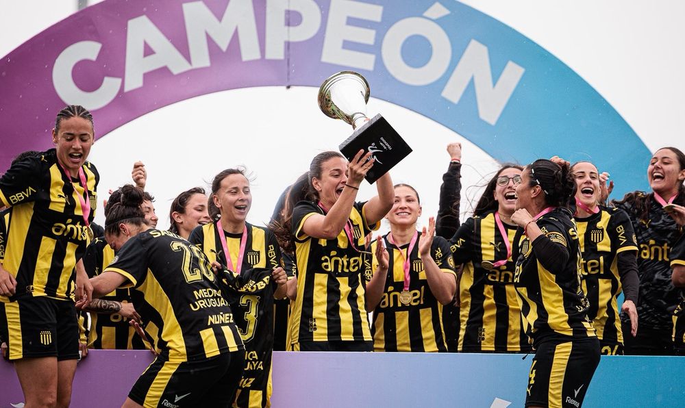 Peñarol le ganó a Nacional la final y se consagró campeón de la Fase 1 del Campeonato Uruguayo de fútbol femenino