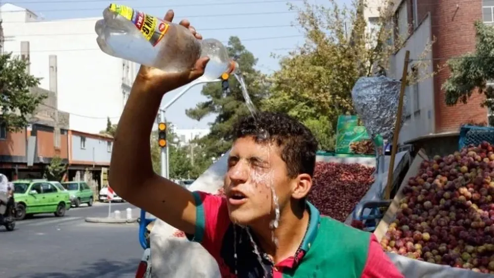 Alerta por el calor extremo en Irán.