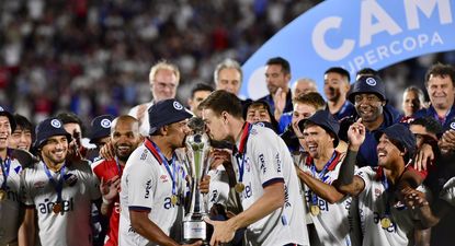 Diego Polenta y Sebastián Coates levantan la Supercopa de 2025, la tercera de Nacional