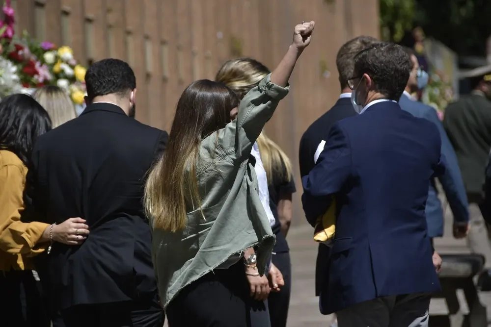 El día de la muerte del expresidente Vázquez su nieta fue fotografiada alzando el puño, lo que fue el símbolo de esa jornada