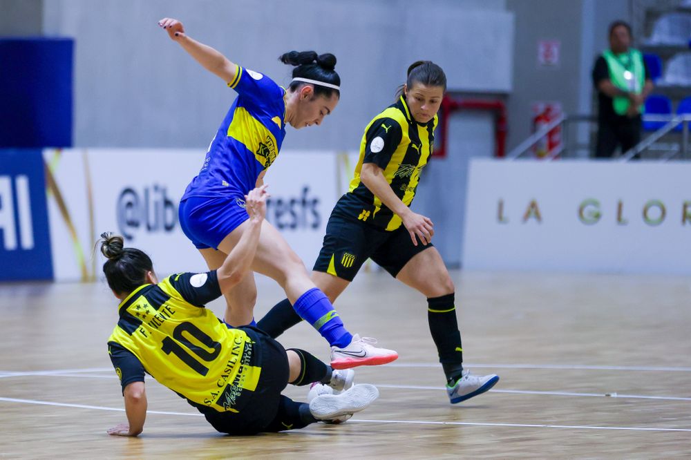 Florencia Vicente ante Sportivo Colonial