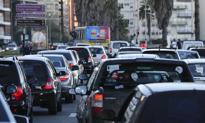 Tránsito en Montevideo.