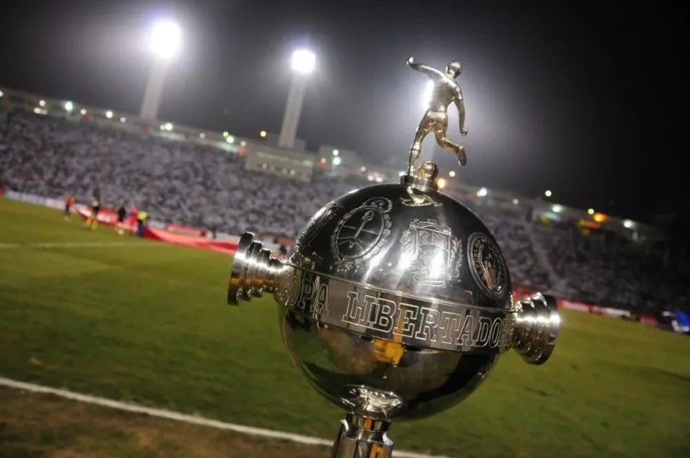 La última vez que la Copa estuvo en el Centenario, fue en la final 2011, en la que Santos ganó a Peñarol