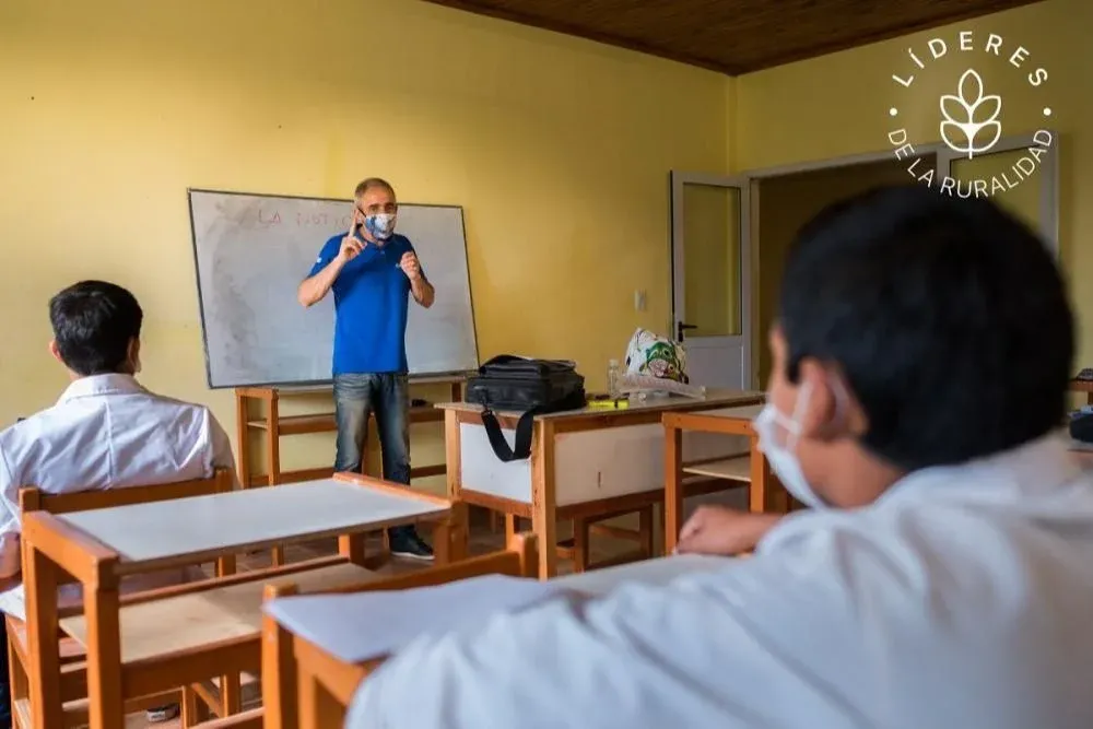 Bruno está convencido de que la educación es clave para generar arraigo en las zonas rurales.