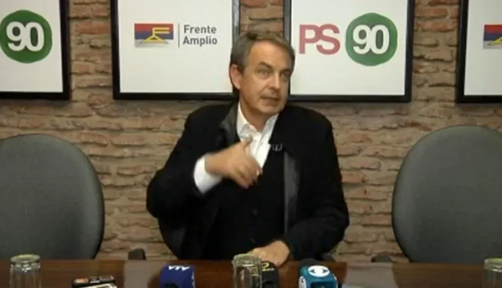 Zapatero visitó Uruguay a fines de agosto.