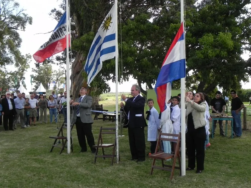 Benech, Echeverría y Olivera durante el acto inaugural