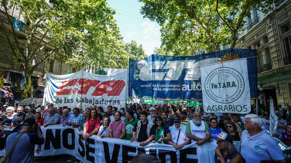 Los sindicatos más duros se movilizan contra el gobierno de Javier Milei en Plaza de Mayo. Foto: CTA