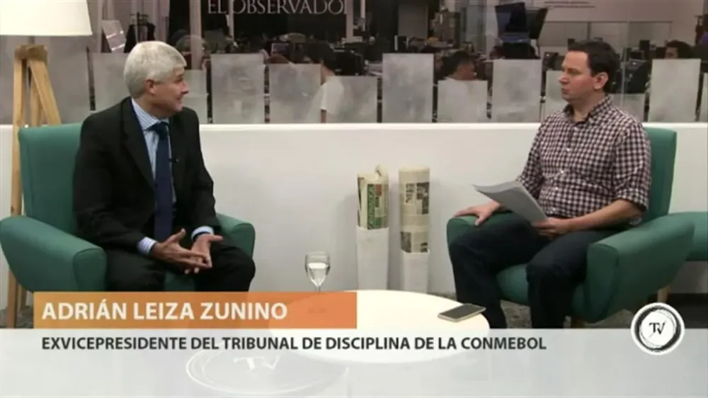 Adrián Leiza Zunino, exvicepresidente del Tribunal de Disciplina de la Conmebol, dijo en El Observador TV que la decisión de amnistiar a Boca Juniors, entre otros clubes, por el incidente del gas pimienta, es un mamarracho y es ilegítima.Leiza renunció al cargo tras la amnistía decretada.Allí hubo presiones de un club poderoso como Boca que terminaron con el indulto, una decisión política de la Conmebol, dijo Leiza, en una entrevista con Gastón Solé. Y agregó: Es lo mismo que le sucede a Uruguay. ¿Qué pasaría si Suárez hubiera sido argentino o brasilero? La respuesta es obvia. Cuando Uruguay intentó reducir la pena a Luis, no lo consiguió en la FIFA.La entrevista completa, aquí.