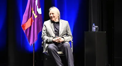Acto de entrega de la Medalla de Honor a JOan Manuel Serrat