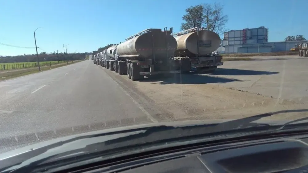 Colas de camiones en Rodríguez.