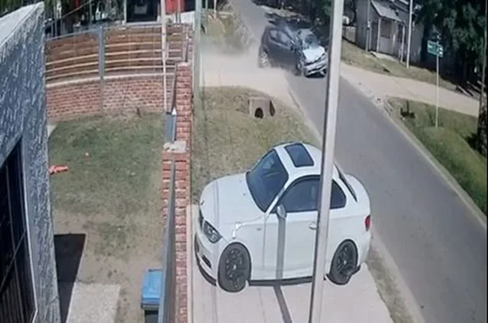 Imágenes del accidente automovilístico ocurrido en medio de una persecución policial en Canelones