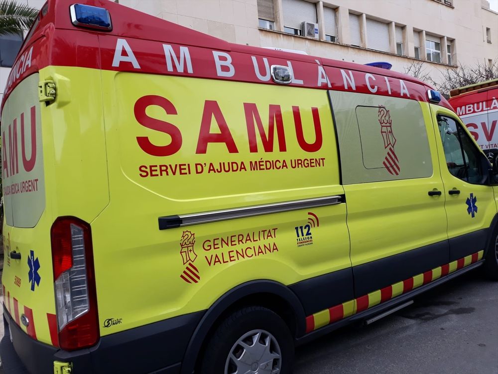 Imagen de archivo de una ambulancia del SAMU en Alicante.
