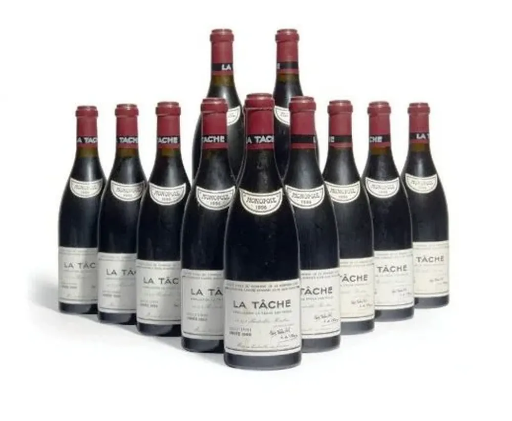 12 botellas de La Tâche, de la bodega Domaine de la Romanée