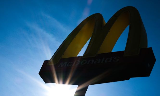 McDonalds se disculpa públicamente por ola de intoxicaciones en EEUU que dejó un muerto y enfermó a 75 personas