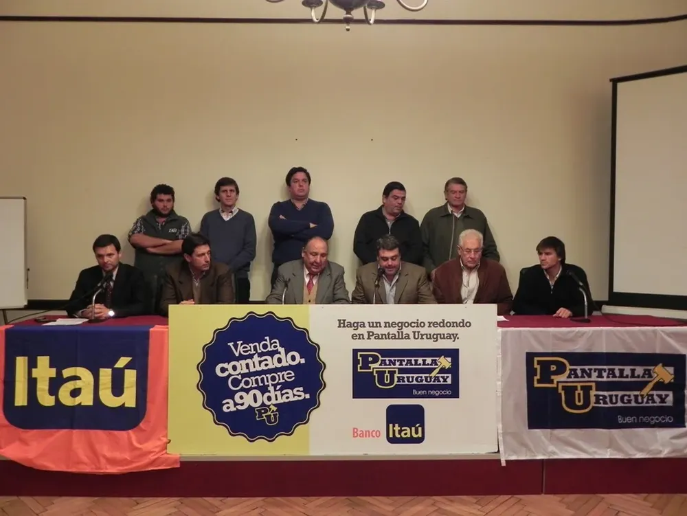 Los integrantes de Pantalla Uruguay, banco Itaú y Estudio 3000 en la conferencia