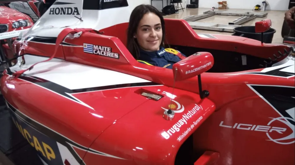 Maite dentro de su monoplaza