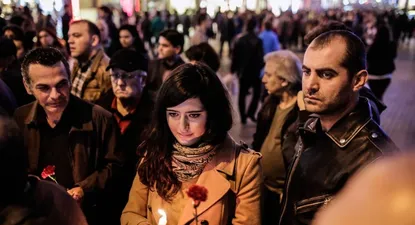 Memorial en Turquía por atentados en Francia.