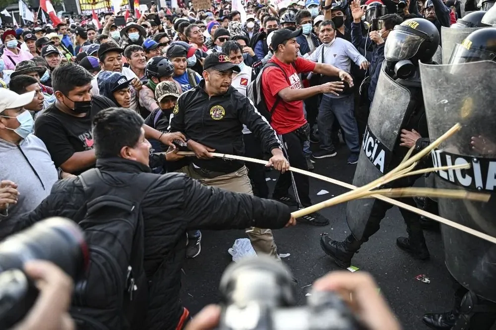 Movilización en las calles de Lima contra los intentos golpistas contra el presidente Pedro Castillo