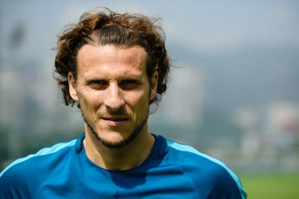Forlán en las instalaciones de Kitchee