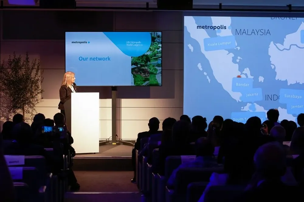 Cosse en la asamblea de metrópolis, en Bruselas