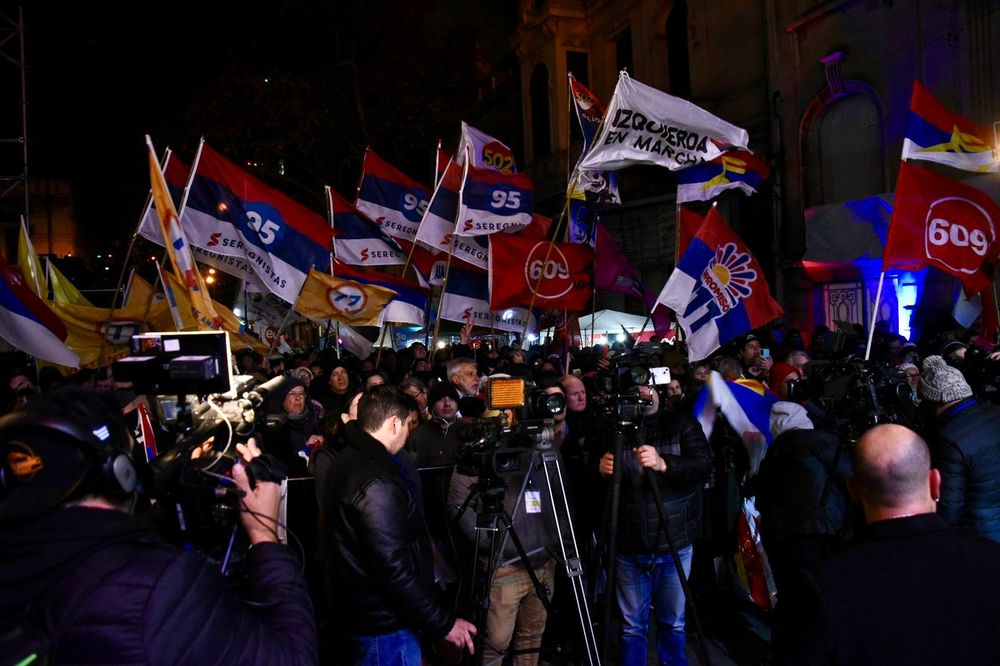Festejos del Frente Amplio en la Huella de Seregni tras la victoria de Orsi