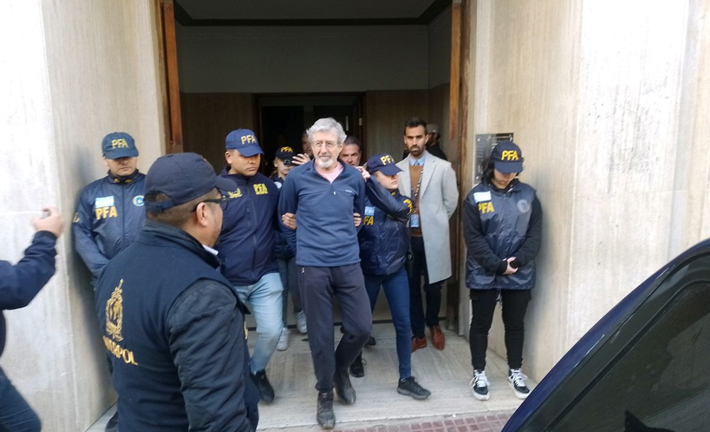 La detención de Leonardo Bertulazzi, en San Telmo, Buenos Aires, el 29 de agosto de 2024