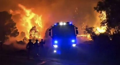 Captura de un video facilitado por la UME, del trabajo de extinción la pasada noche del incendio forestal en Sotillo de La Adrada (Ávila).&nbsp;
