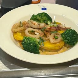 Polémica gastronómica: un eurodiputado estalla por el pulpo a la gallega que sirven en el Parlamento Europeo