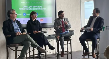 El panel de expertos integrado por Fernando Filgueira, Cecilia Rossel, Antonio Manzi y el economista Agustín Iturralde como moderador.