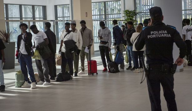 El Gobierno autoriza la regularización de casi 500.000 migrantes.