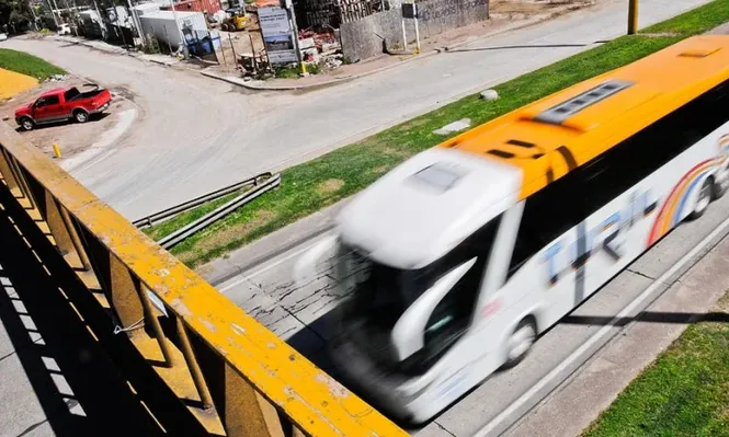 Policías admiten derrota en el combate a las pedreas a ómnibus