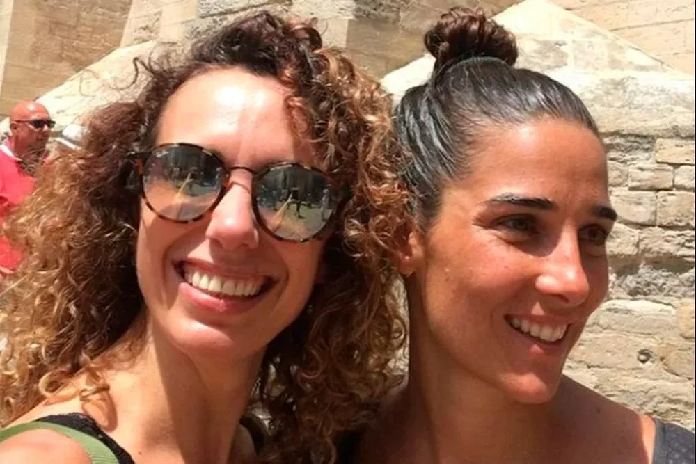 Viale y Césperes habían sido productoras y coprotagonistas de la obra de teatro La Sangre de los árboles que se presentó en distintas ocasiones en salas de Montevideo